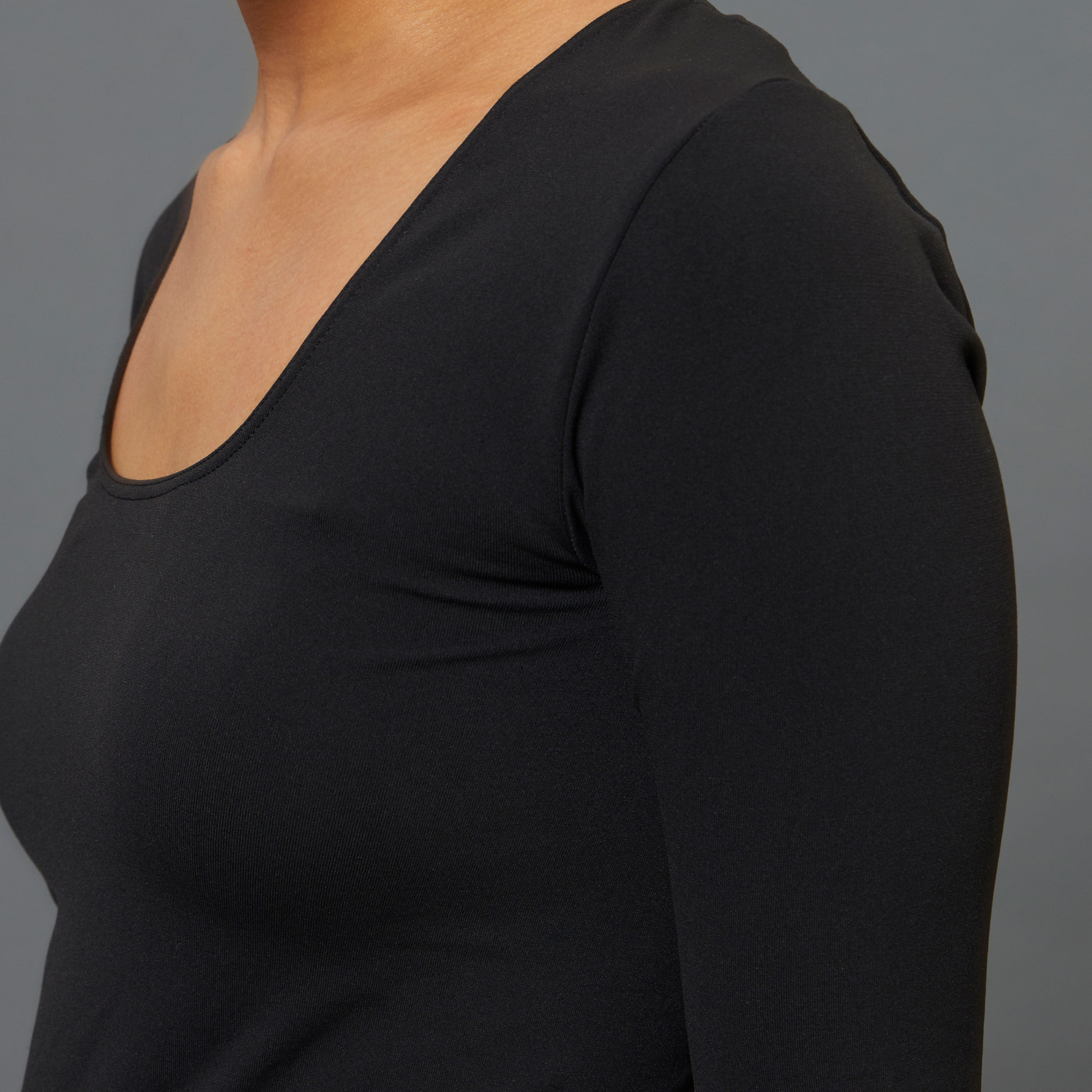 BeGood ¾ sleeve shaping top in black, featuring a fitted design and smooth fabric for a flattering, comfortable fit.