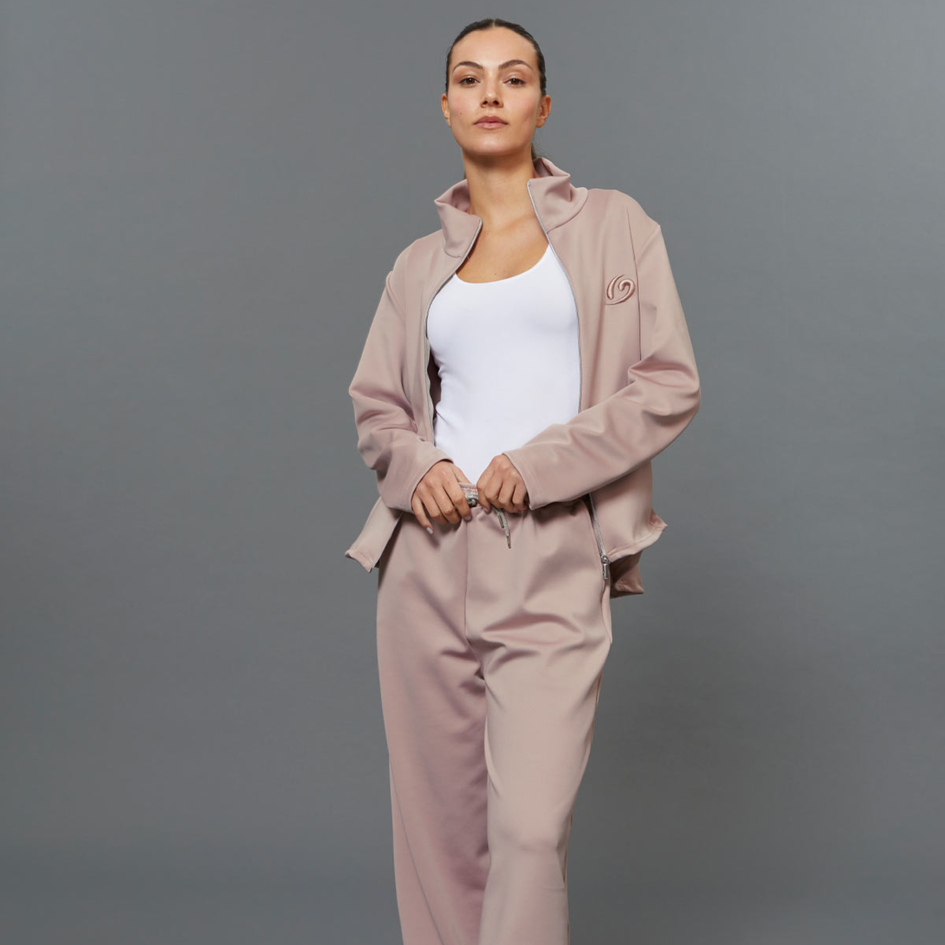 BeGood ¾ sleeve shaping top in white, featuring a fitted design and smooth fabric for a sleek, stylish look.