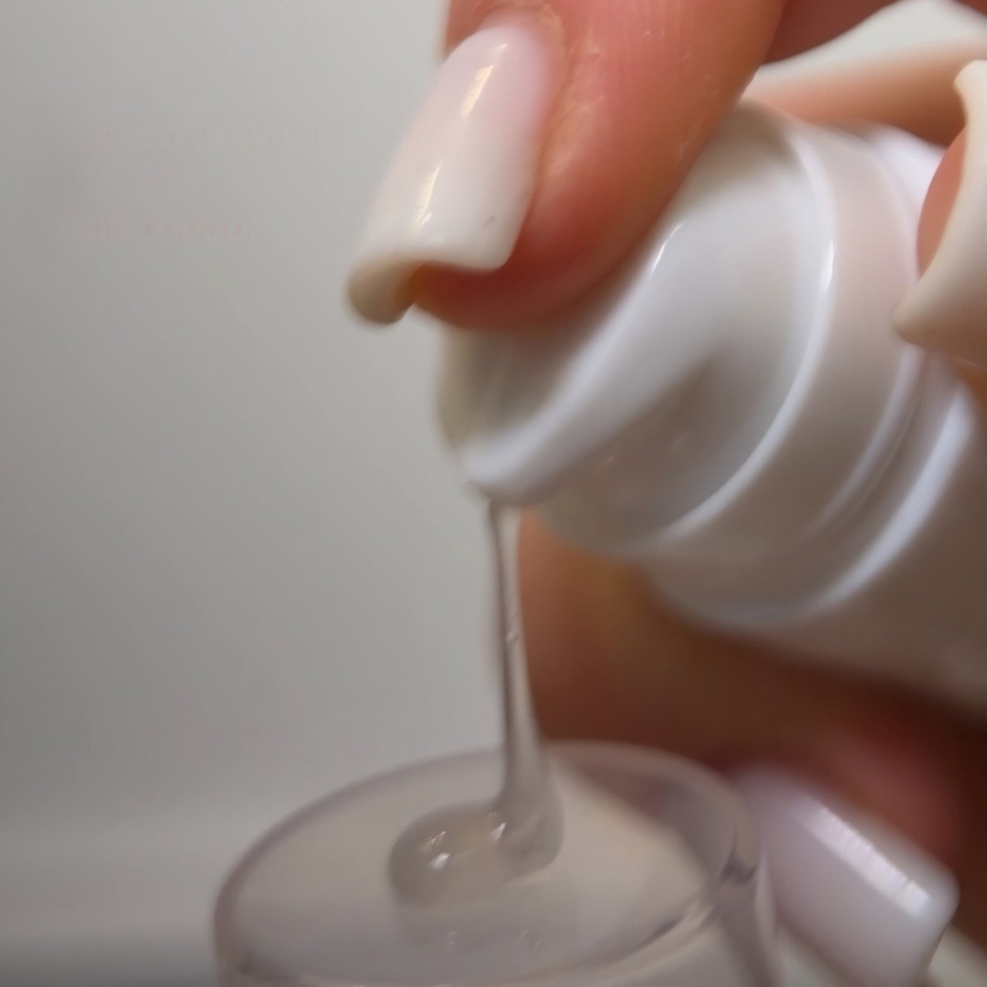 Élan Lash Lift Glue Flex for eyelash and brow lamination, showing the flexible adhesive bottle used in lash lifting procedures.