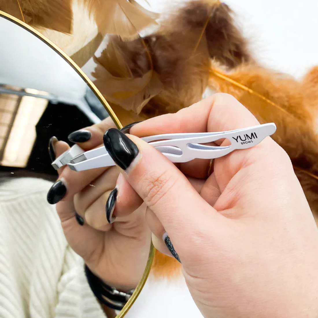 Yumi Brows Tweezer Crab Ends - White