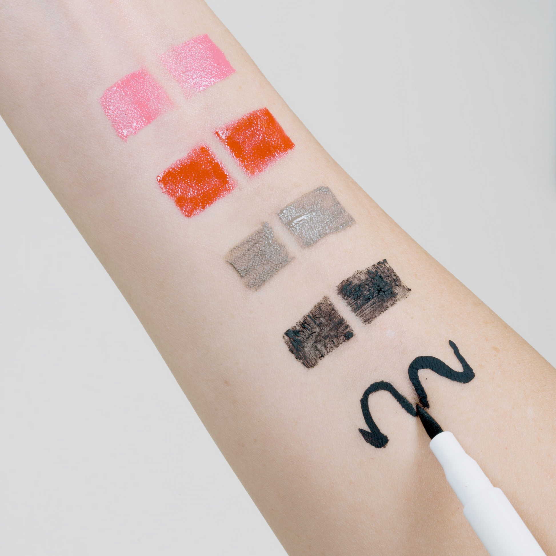 JB Cosmetics Browfood Chamomile Makeup Eraser Pen, a close-up of the 1ml brow and makeup remover pen with chamomile extract.
