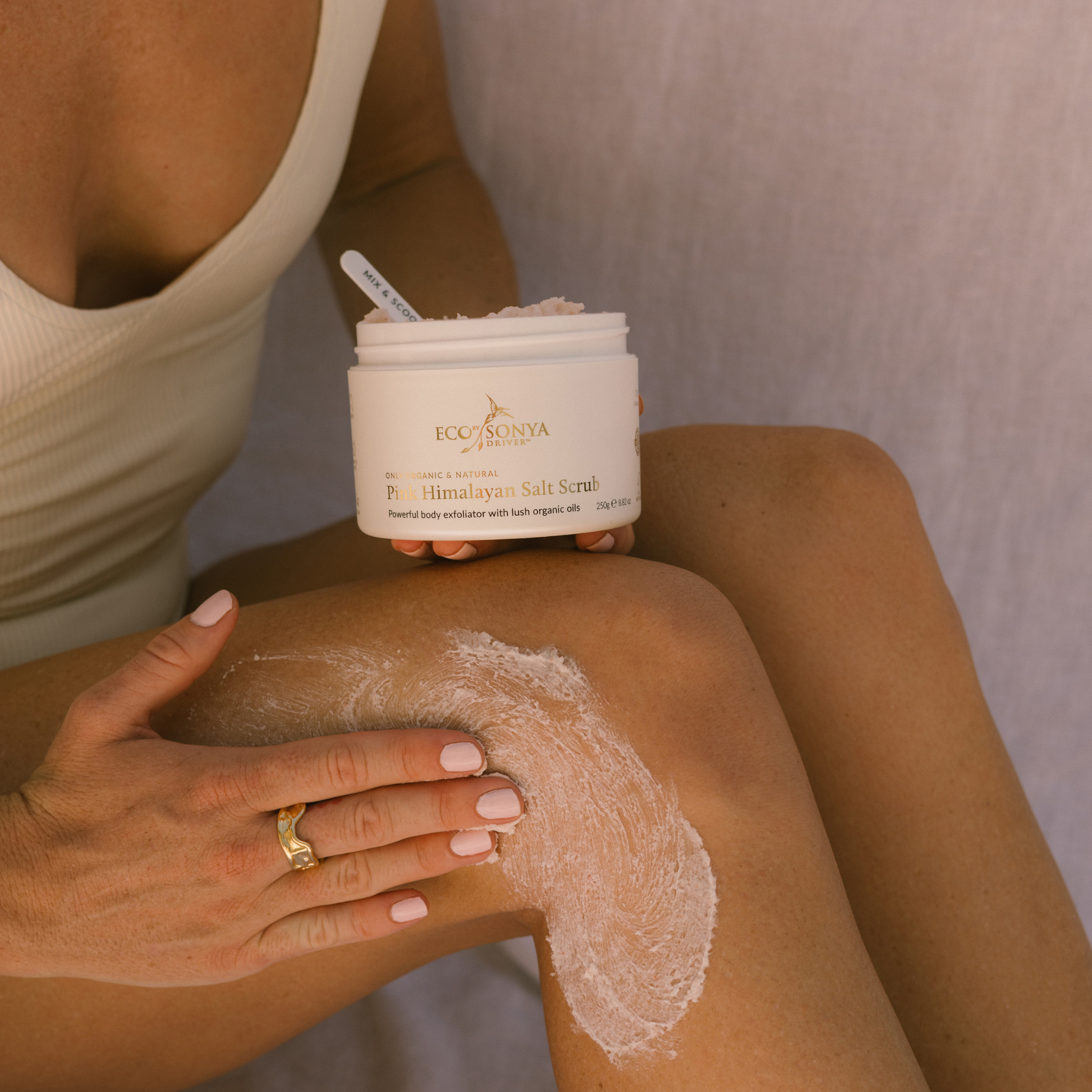 Eco by Sonya Driver Pink Himalayan Salt Scrub 250gr 04