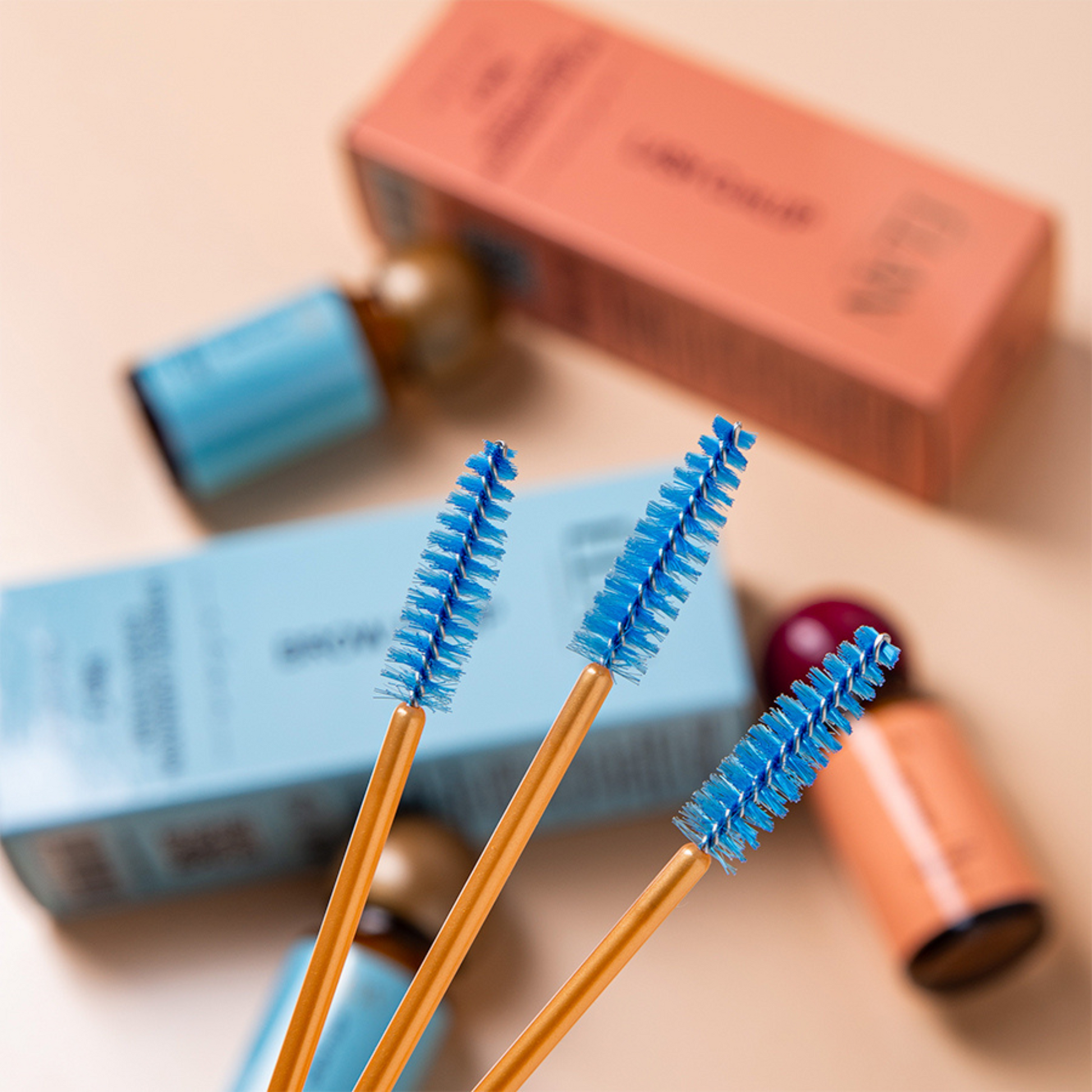 Blue Élan disposable nylon brush for lashes and brows, professional tool by Élan Cosmetics for precise grooming and application.