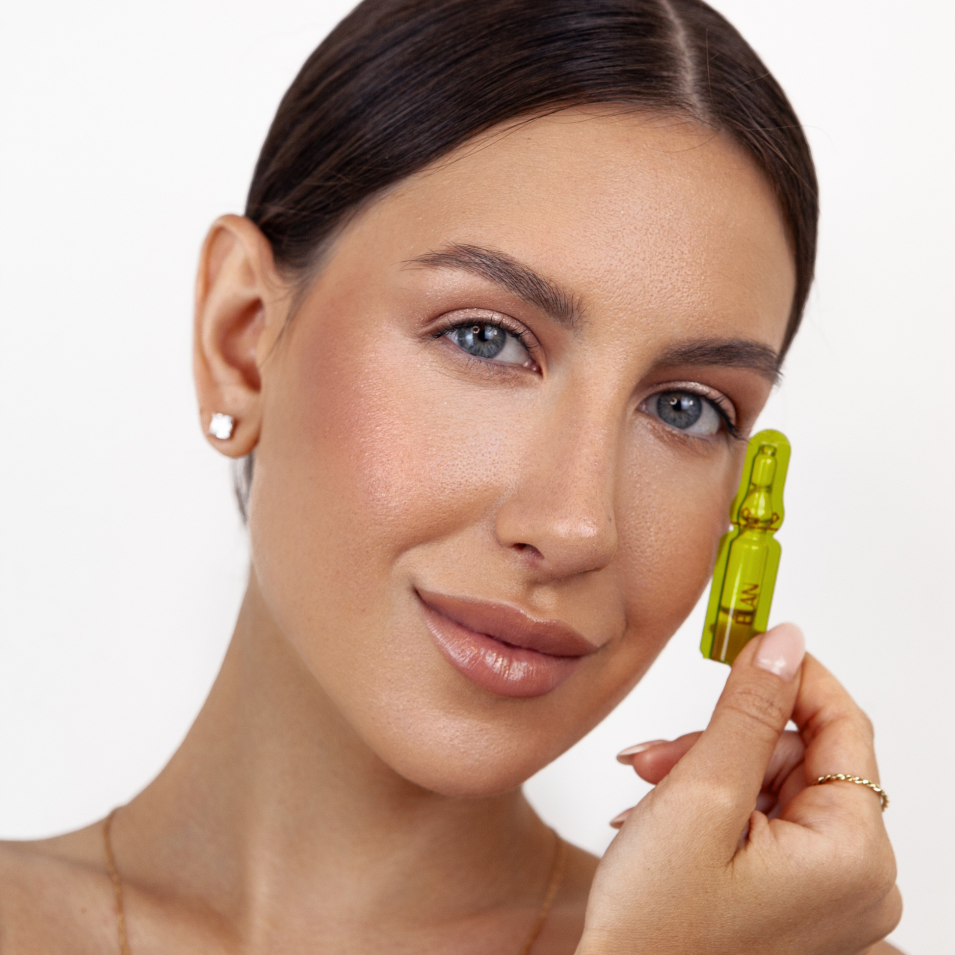 Élan GoGo Brows Vital Care Serum for eyebrows and eyelashes in a 1ml monodose, part of Élan Cosmetics eyelash and brow aftercare.