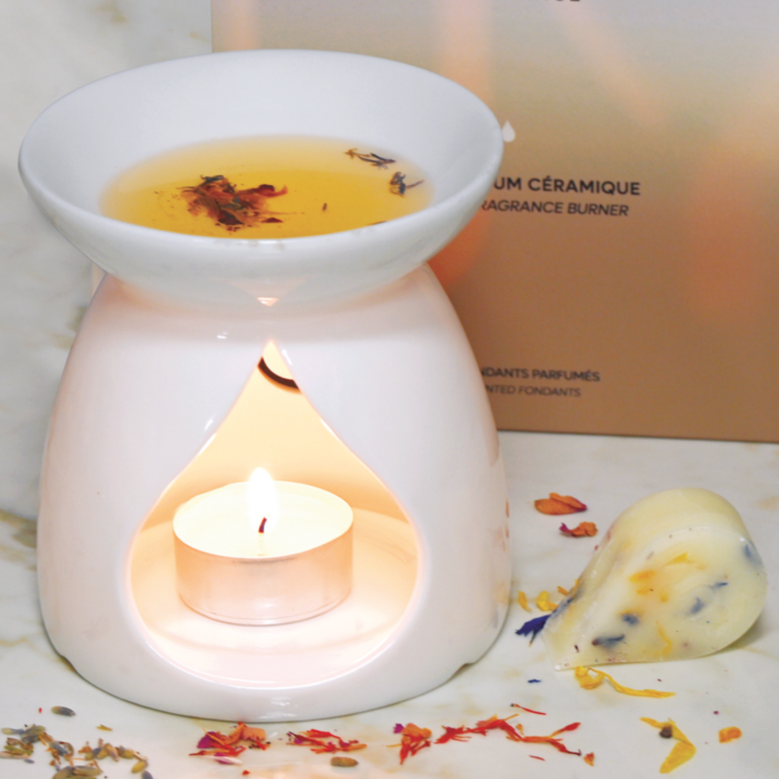 White Yumi Beauty ceramic fragrance burner for candles, featuring a sleek, modern design perfect for aromatherapy and home decor.