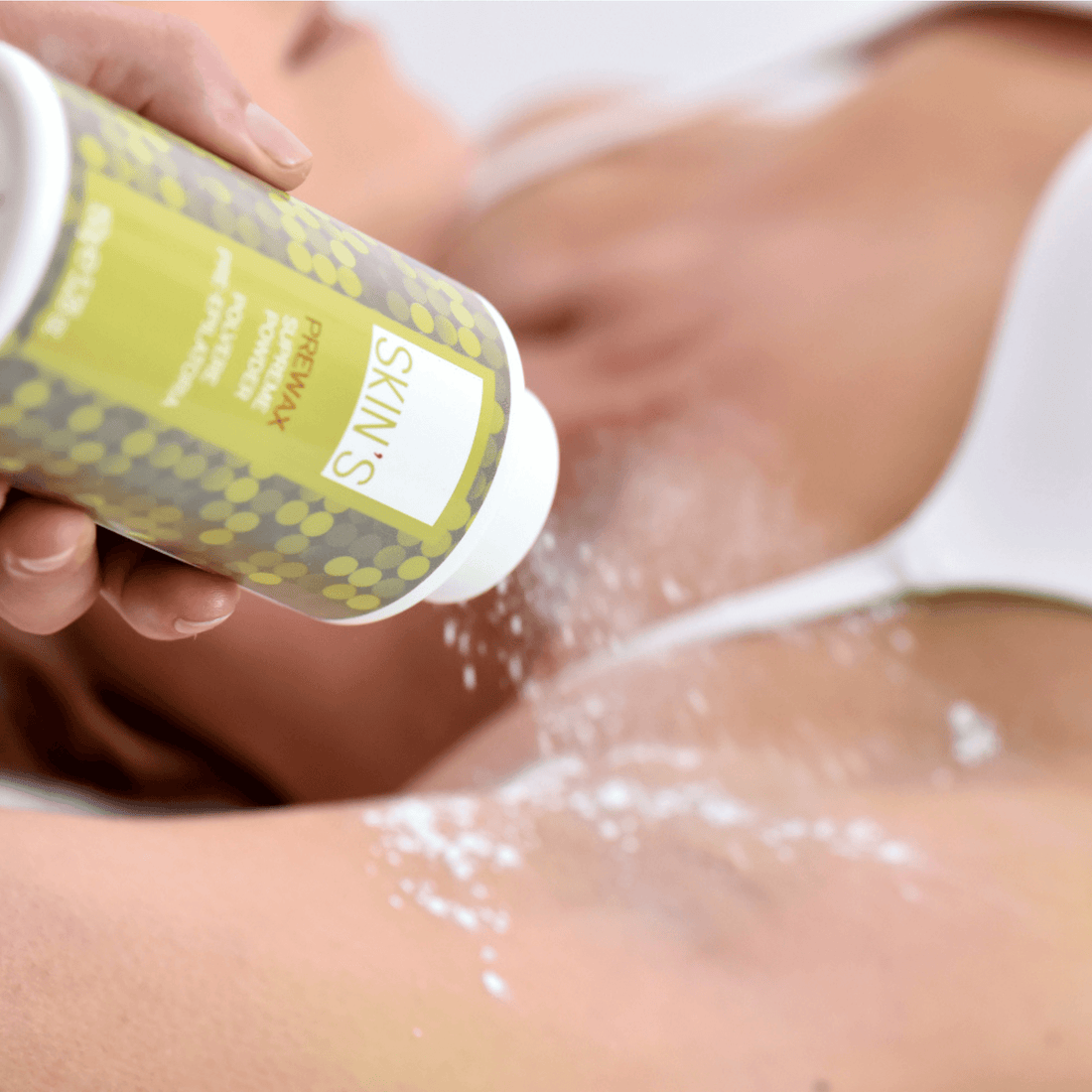 SKIN'S Prewax Supreme Powder for epilation, shown in a white container, used to prepare and improve waxing results.