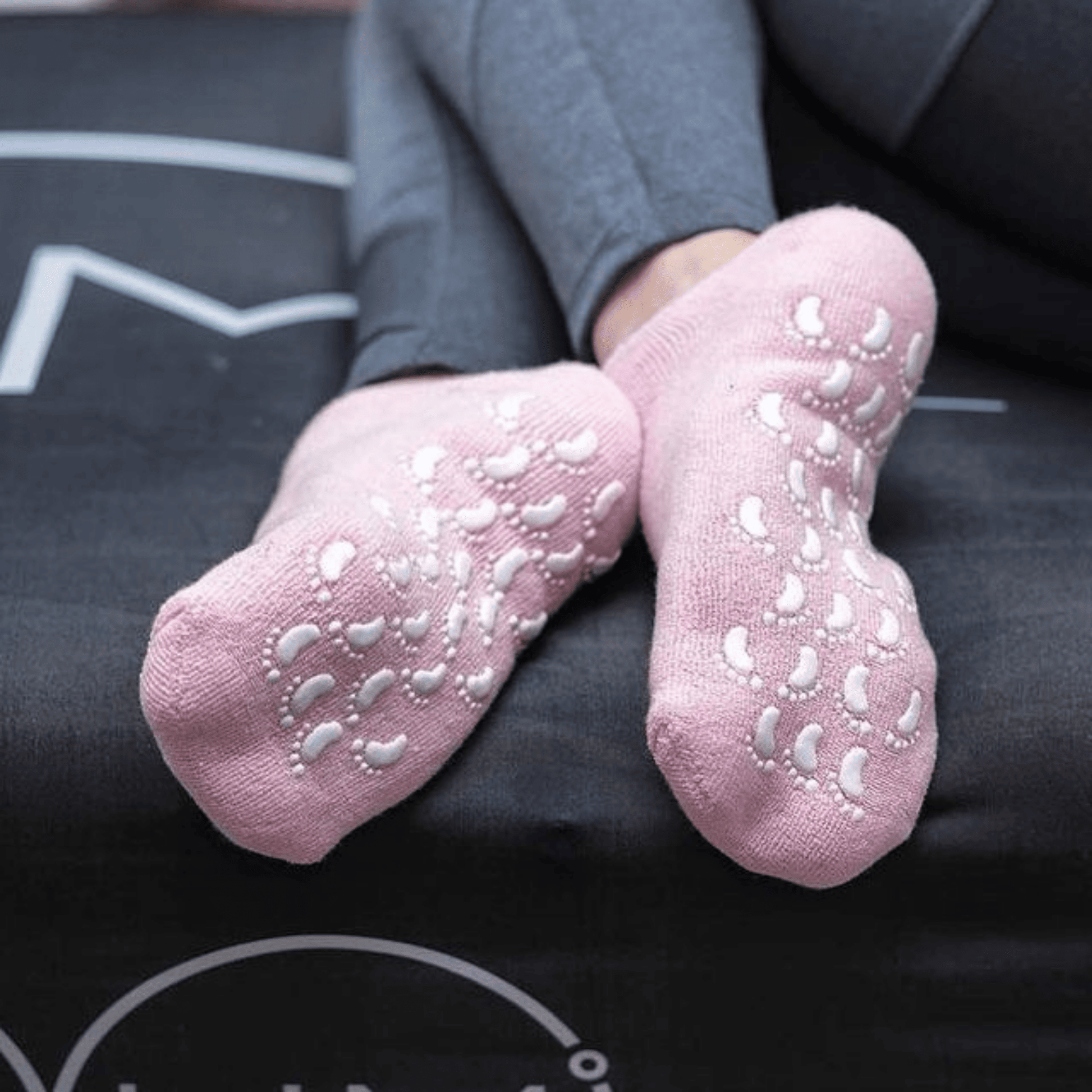 Yumi Feet SPA Socks for foot treatments, soft fabric with soothing gel lining, designed to hydrate and relax tired feet.