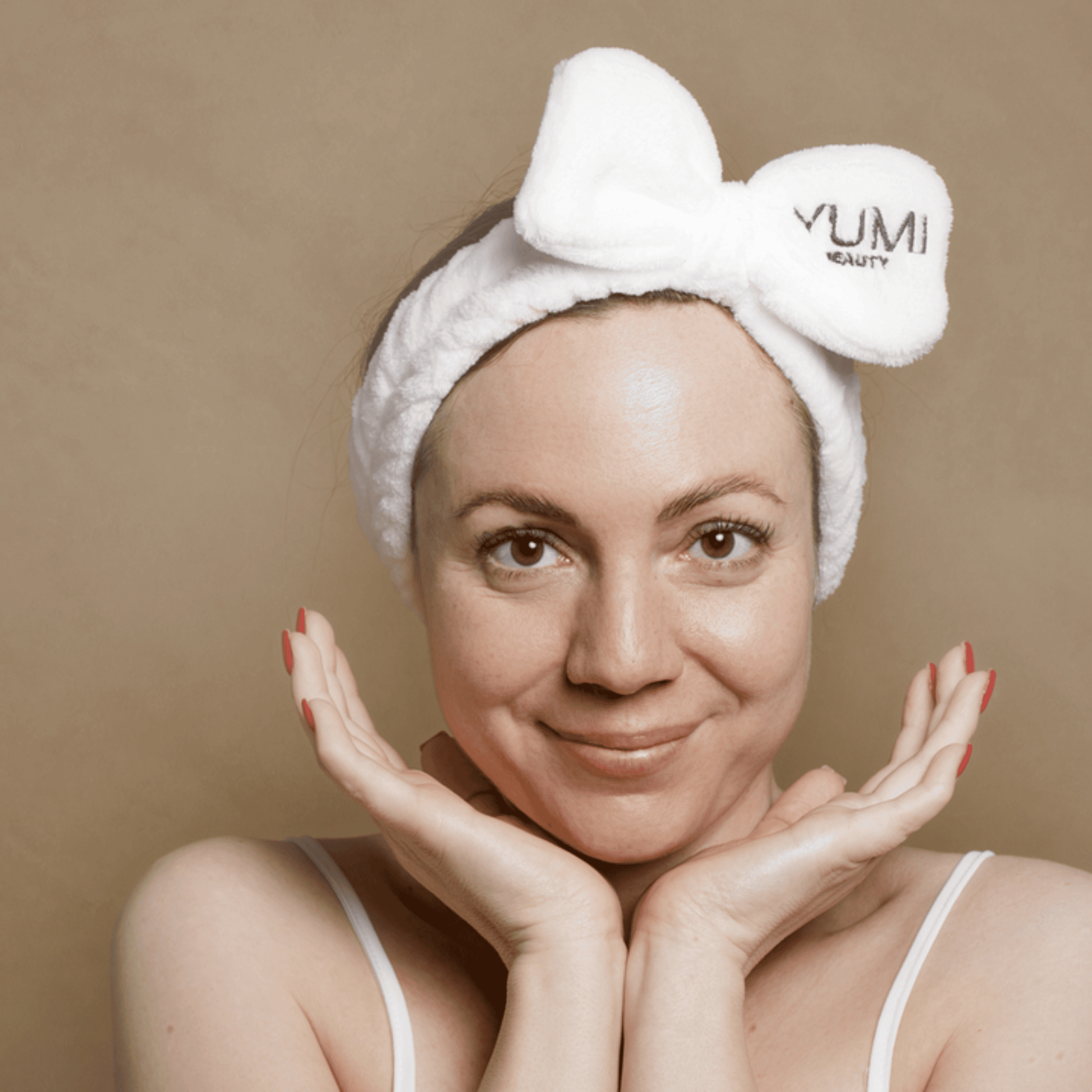 Yumi Skincare La Radieuse Eye Contour Care with plant collagen in a 15ml tube, designed for gentle eye area hydration.